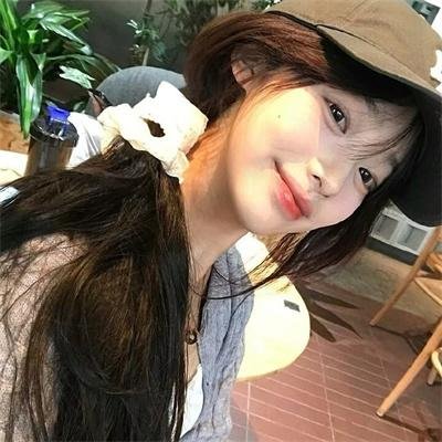踉跄的女孩